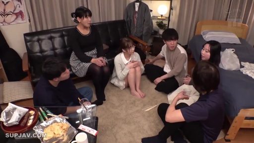 全景 · 自然 · 客厅 · 聚会 · 日常休闲服 · 零食 · 围坐 · 群像