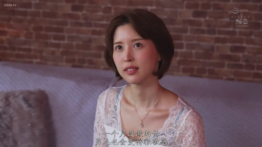 室内 · 坐姿 · 微笑 · 半身 · 白色蕾丝上衣 · 聊天