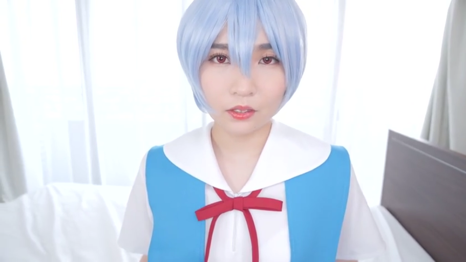 皮沙发 · 紫色内衣 · 胸部特写 · 微张口 · 露点 · 自慰行为 · 仰卧姿 · 震动按摩棒
