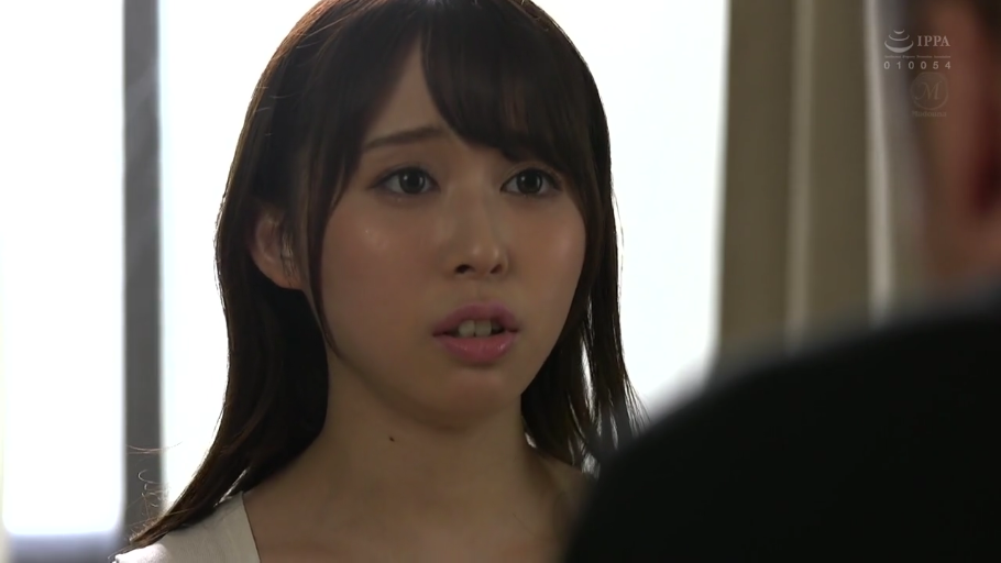 室内 · 脸部特写 · 对视 · 惊讶 · 正面 · 日本AV · 浅色上衣