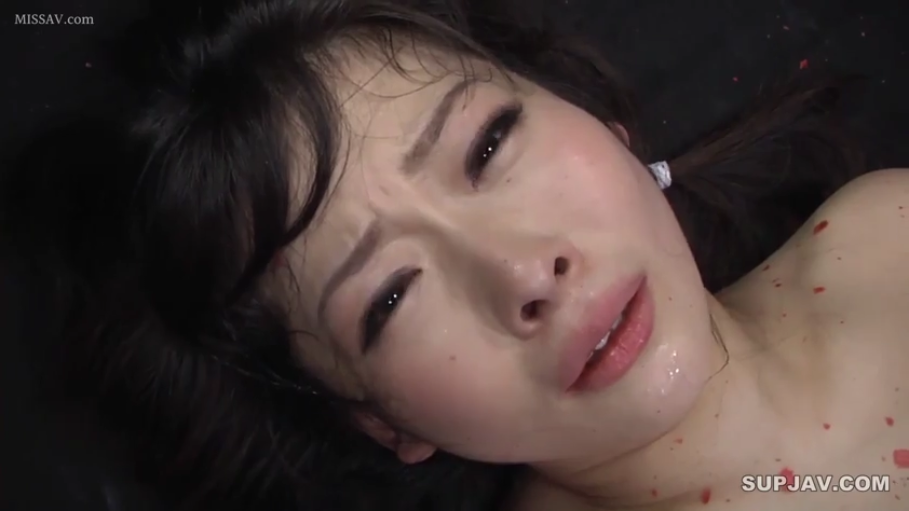 室内 · 脸部特写 · 全裸 · 仰卧 · 凝视 · 哀求 · 湿润