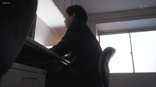 室内 · 角色扮演 · 中景 · 诱惑 · 女仆装 · 跨坐 · 吮吸手指 · 头饰