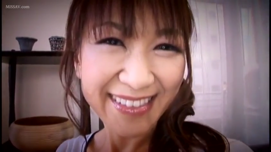 Indoor · Close-up of the face · Casual wear · 正对镜头