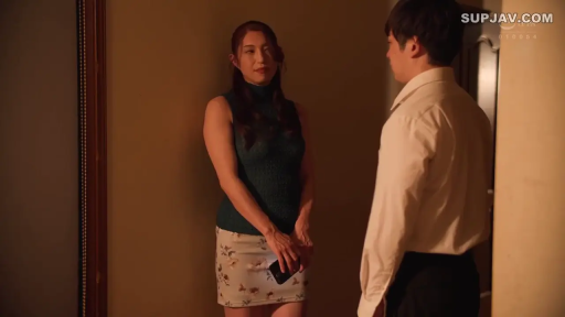 Indoor · Conversation · Plot · 连衣裙 · 忧愁 · 相对站立