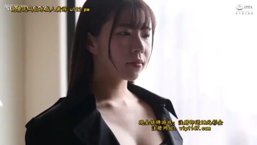 室内 · 站立 · 巨乳 · 近景 · 黑色外套 · 冷艳 · 展现