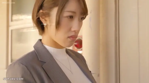 Indoor · Serious · Stand · 面部特写 · Stare · Suit