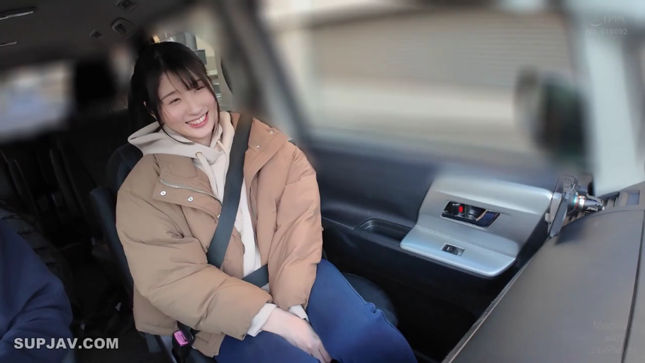 坐姿 · 脸部 · 微笑 · 聊天 · 车内 · 安全带 · 素人系列 · 羽绒服