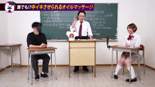 室内 · 坐姿 · 校服 · 脸部 · 笑容 · 谈笑 · 红领结 · 制服控