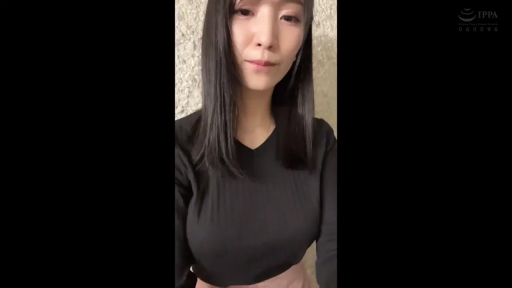 室内 · 站立 · 巨乳 · 平静 · 对视 · 上半身 · 紧身上衣