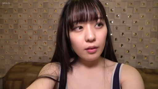 室内 · 自然 · 注视 · 长发 · 头部 · 吊带衫 · 正面