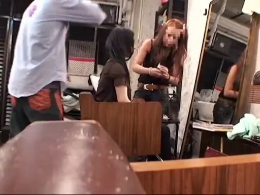 站立 · 理发 · 集中 · モザイク · ジーンズ · 鏡子 · 美发店