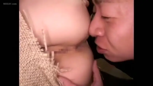 室内 · 身をかがめる · 集中 · 裸体 · 局部特写 · 阴部特写 · 舔舐