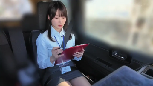 坐姿 · 中景 · 职业装 · 认真 · 车内 · OL · 写字板 · 书写