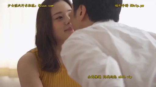 室内 · 顔部のクローズアップ · 微笑 · キス · 対面 · 亚洲 · 黄色针织上衣