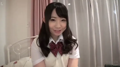 坐姿 · 校服 · 卧室 · 自然 · 水印 · 侧脸 · 观看