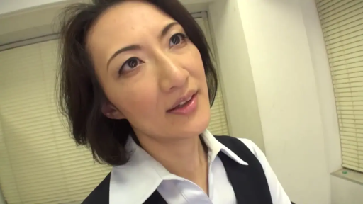 室内 · 脸部特写 · 迷离 · 职业装 · 凝视 · 仰视 · 熟女