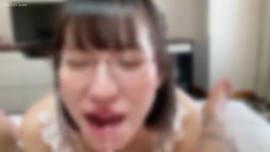 Indoor · Bend over · Close-up of the face · 蕾丝花边