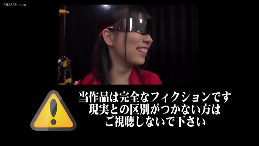 期待感 · 面部特写 · 摄影棚 · 遮眼器 · 红色上衣 · 日语警告字幕