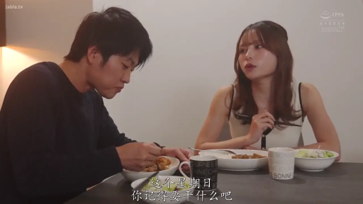 中景 · 自然 · 休闲装 · 餐厅 · 进食 · 对坐 · 餐具 · 居家生活