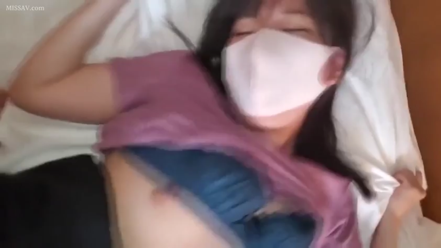 局部马赛克 · 中景 · 沉醉 · 地毯 · 客厅沙发 · 侧卧姿势 · 校服与条纹衫 · 亲吻与性交