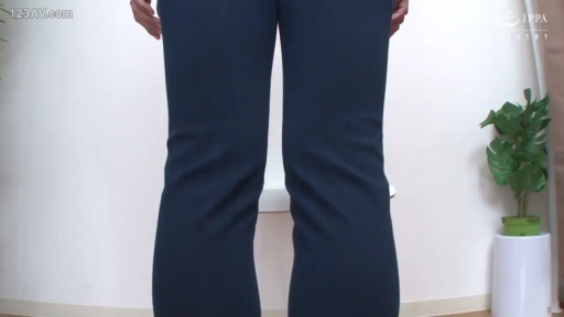 Indoor · Display · Standing Posture · Potted plant · Local · 长裤