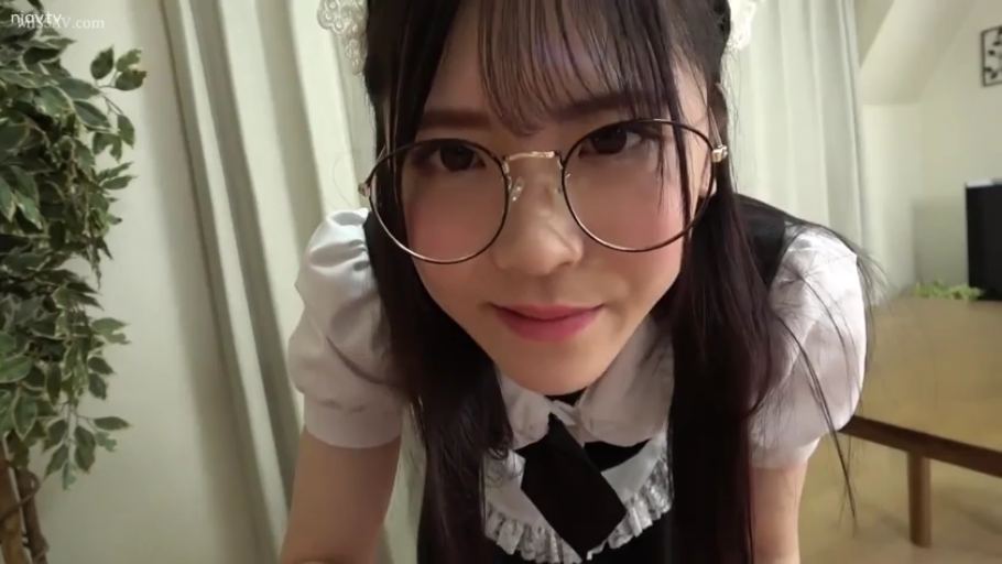 室內 · 俯身 · 眼鏡 · 臉部特寫 · 第一人稱視角 · 微笑 · 对视 · 女僕裝