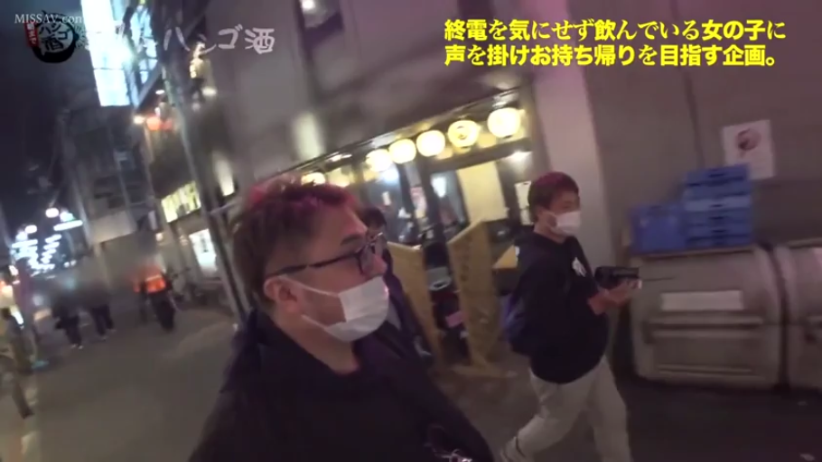 室内 · 坐姿 · 揉乳 · 第一视角 · 乳房特写 · 黑色胸带