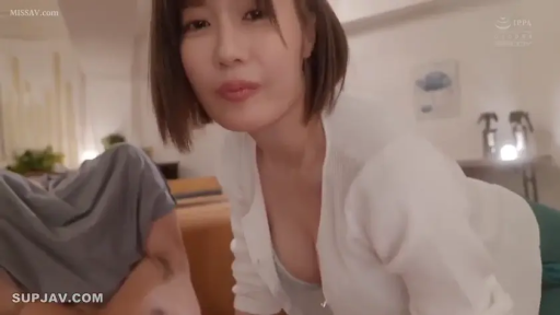 室内 · 俯身 · 脸部特写 · 注视 · 诱惑 · 白色开衫 · POV