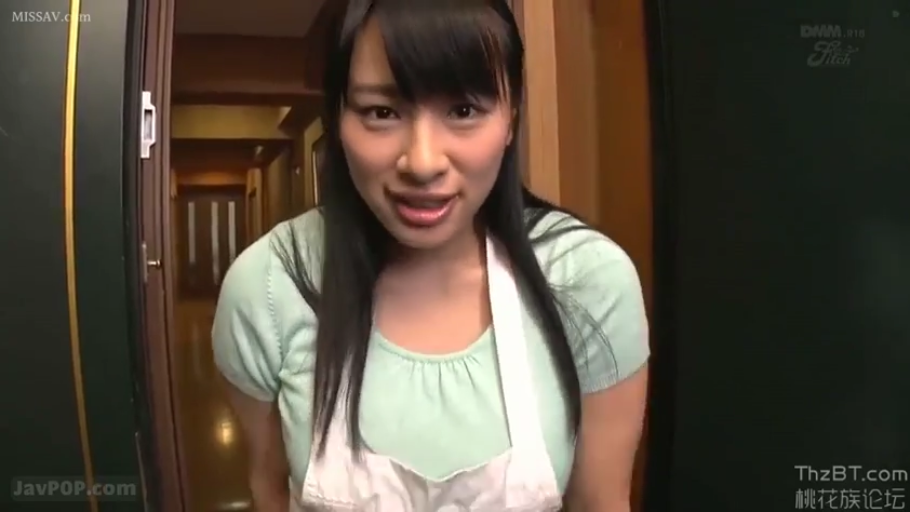 身をかがめる · 微笑 · 半身 · 长发 · 玄关 · エプロン · 迎接