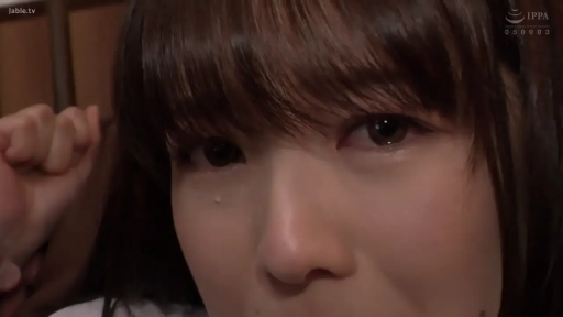 室内 · 脸部特写 · 白色上衣 · 正面