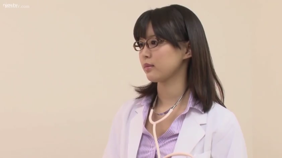 室内 · 白大褂 · 站立 · 半身