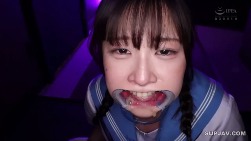 室内 · 脸部 · 仰视 · 水手服