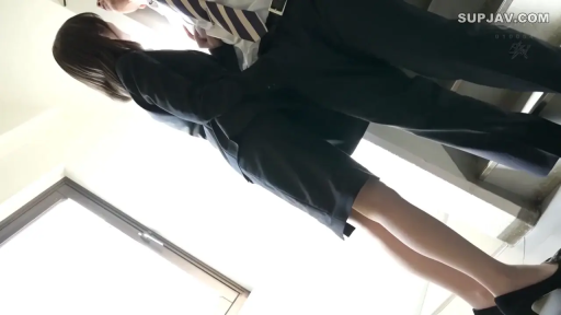 站立 · 楼梯间 · 职业装 · 远景 · 调情