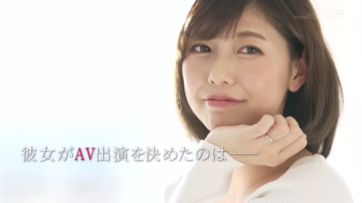 室内 · 面部 · 摆拍 · 微笑 · 白色毛衣 · 托腮 · アジア人女性 · 指輪