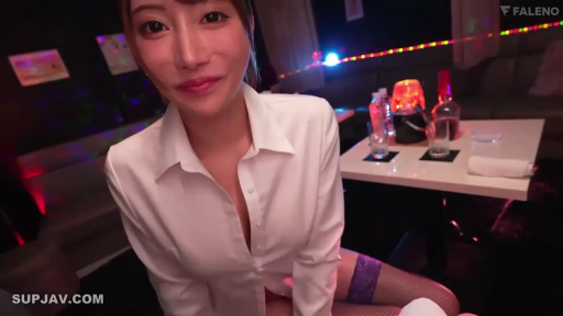 室内 · 坐姿 · 白色衬衫 · 微笑 · 台灯 · OL · 手交 · 手部特写
