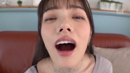 室內 · 俯身 · 臉部特寫 · 便裝