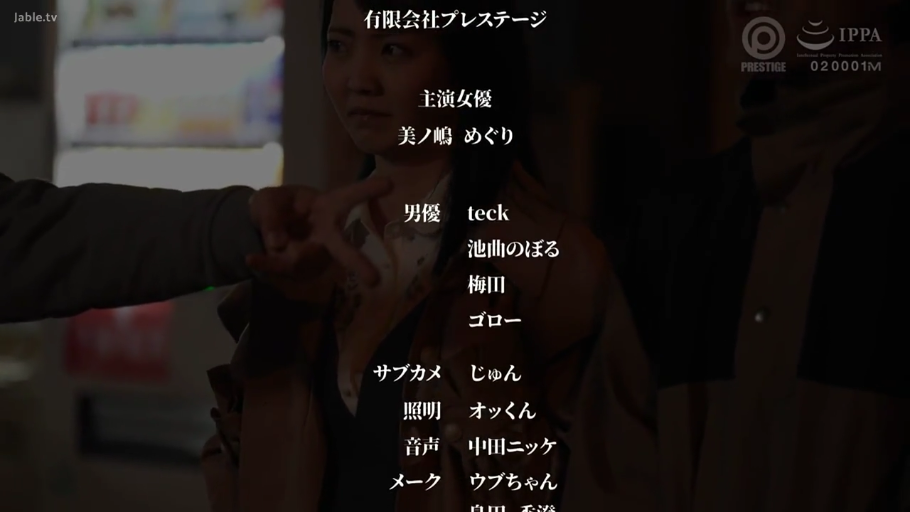 卧室 · 臀部 · 枕头 · 跪姿 · 诱惑 · 内衣 · 抚摸