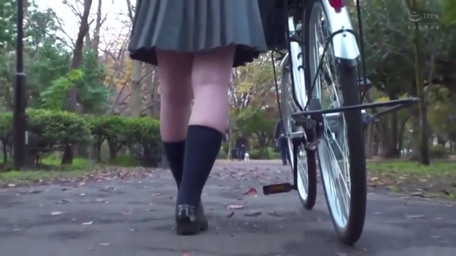 制服 · 下半身 · 公园