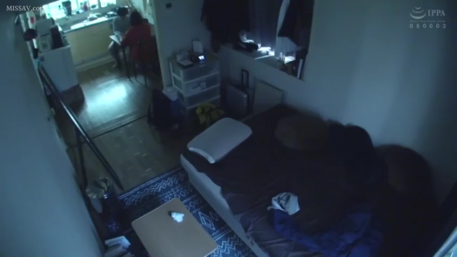 座り姿勢 · 会話 · 寝室 · ベッド · 全景 · 私服 · 俯视视角 · ぼかし