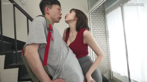 站立 · 中景 · 楼梯间 · 调情 · 背包 · 隔衣勃起 · 紧身裙 · 索吻