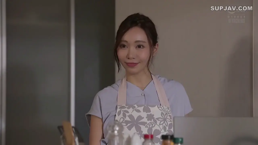 站立 · 居家 · 厨房 · 温柔 · 静止 · 上衣 · 厨具