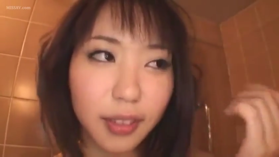 脸部特写 · 浴室 · 自然 · 裸体 · 独白 · 正面