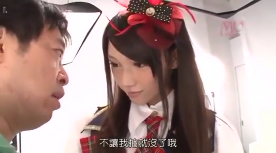 Indoor · Serious · Stand · 对话 · 制服 · Chinese subtitles · 近景 · 头饰