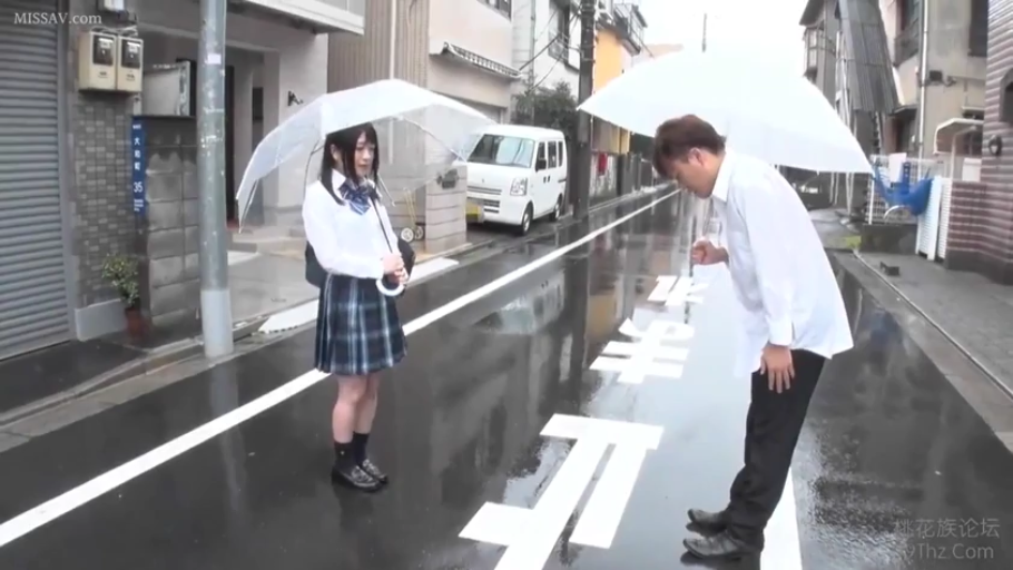 Whole body · 制服 · Outdoor street