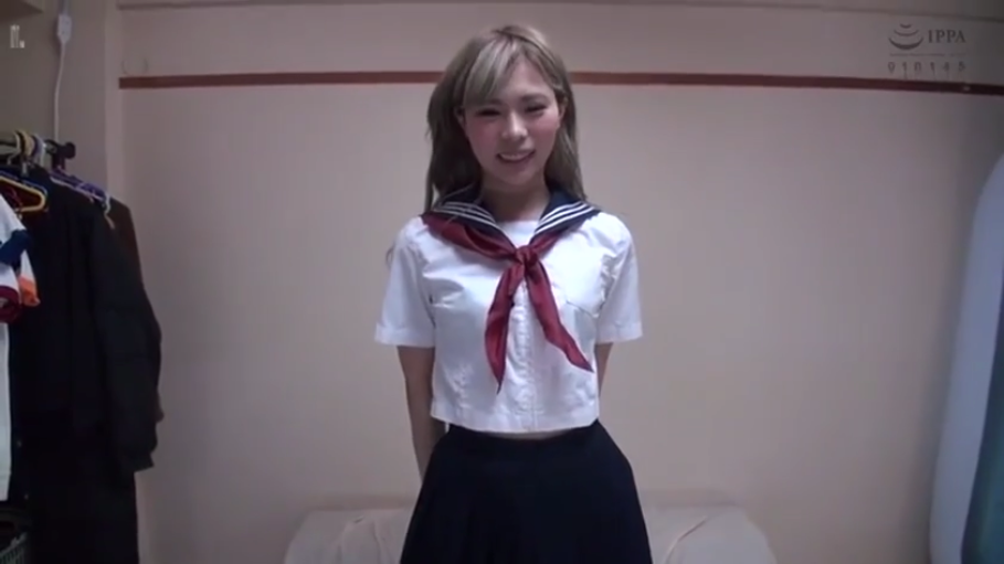 性交 · 黑色胸罩 · 臀部特写 · 背对镜头 · 更衣室 · 背影 · 置物柜 · 深蹲骑乘