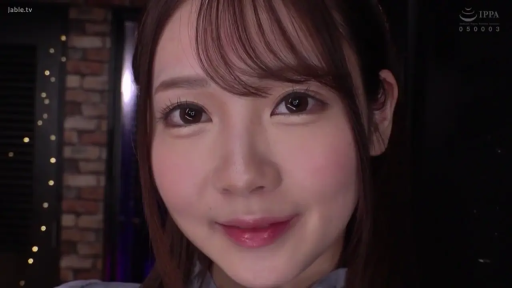 Indoor · Close-up of the face · Smile · 注视镜头 · 正面 · 未知 · 大眼睛