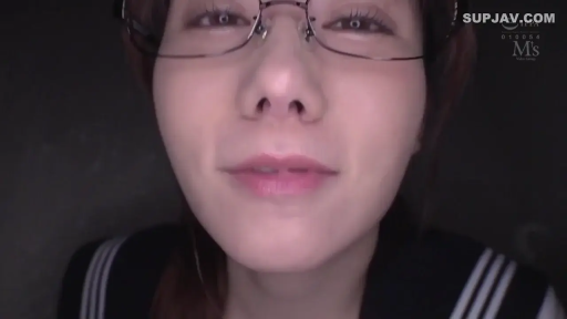 室内 · 眼镜 · 平静 · 面部特写 · 注视 · 水手服 · POV · 正面