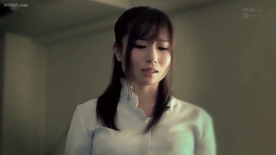 室内 · 委屈 · 站姿 · 面部特写 · 长发 · 低头凝视 · 白色立领衬衫