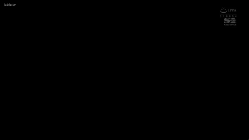 室内 · 面部 · 甜美 · 白色上衣 · 注视 · 绿植 · 柔光 · 侧头