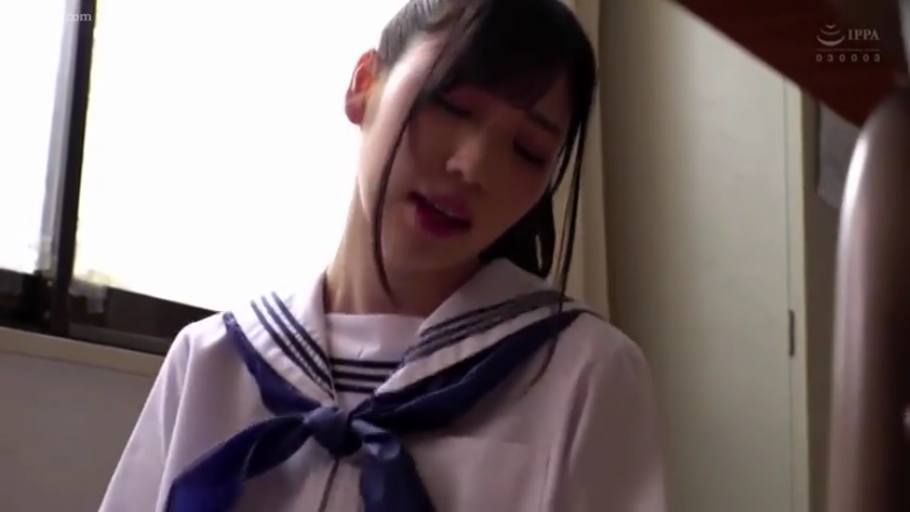 室内 · 座り姿勢 · 顔のクローズアップ · 水手服